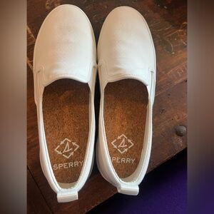 Sperry women’s white Slip-On Loafers sneakers boat shoes size 8